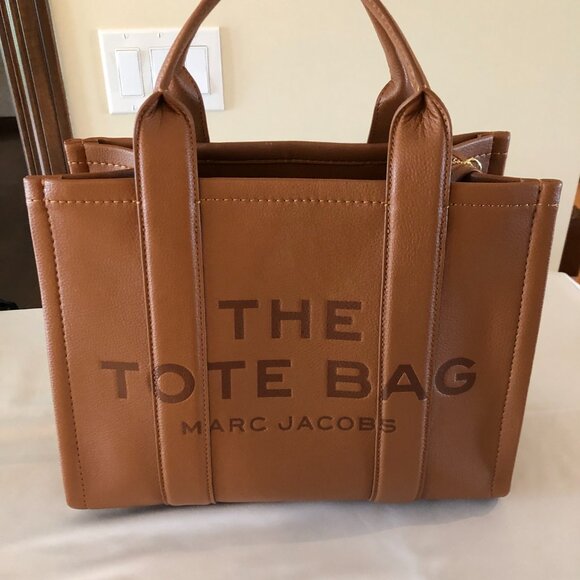 Marc Jacobs Size MEDUIM Leather Tote Bag - Picture 3 of 10